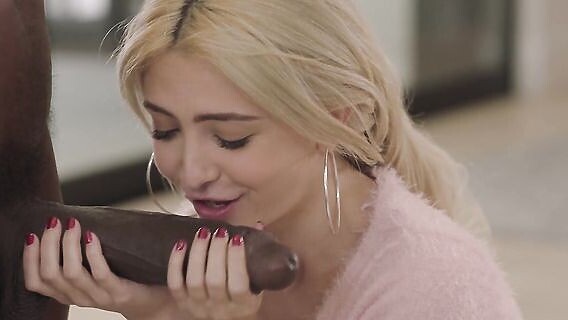 ⁣Huge black cock in petite girl in boots 