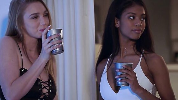⁣Morning sex with a black woman and a blonde 