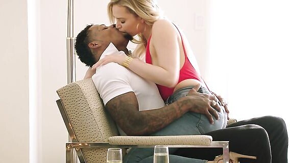 ⁣Two Negroes fuck a beautiful blonde on the balls 