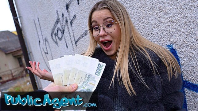 Hot MILF Lucky Bee in Glasses Has A Perfect Body 