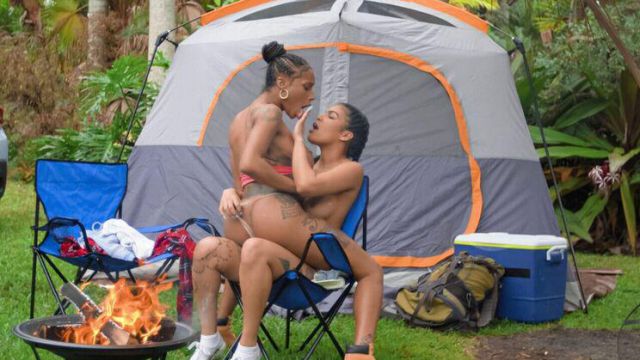 ⁣Licking Pussy by the Fire 