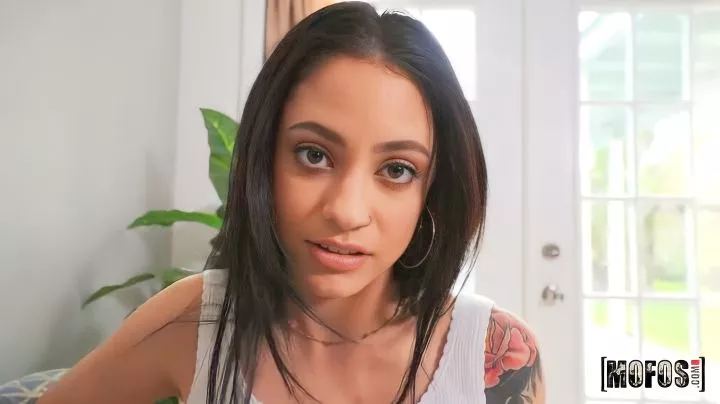 In A Threesome, Two Girls Gave A Guy For Nothing 