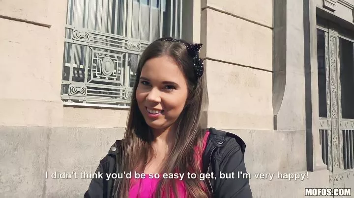 The Girl Sucks Her Lovers Cock Perfectly Before Sex 