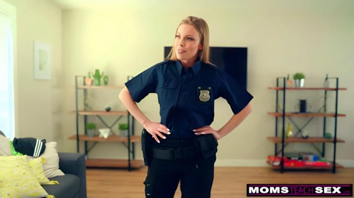 The Son Got Into Handcuffs And Still Fucked The Mother In The Pussy To Get High From Incest As Soon As Possible 